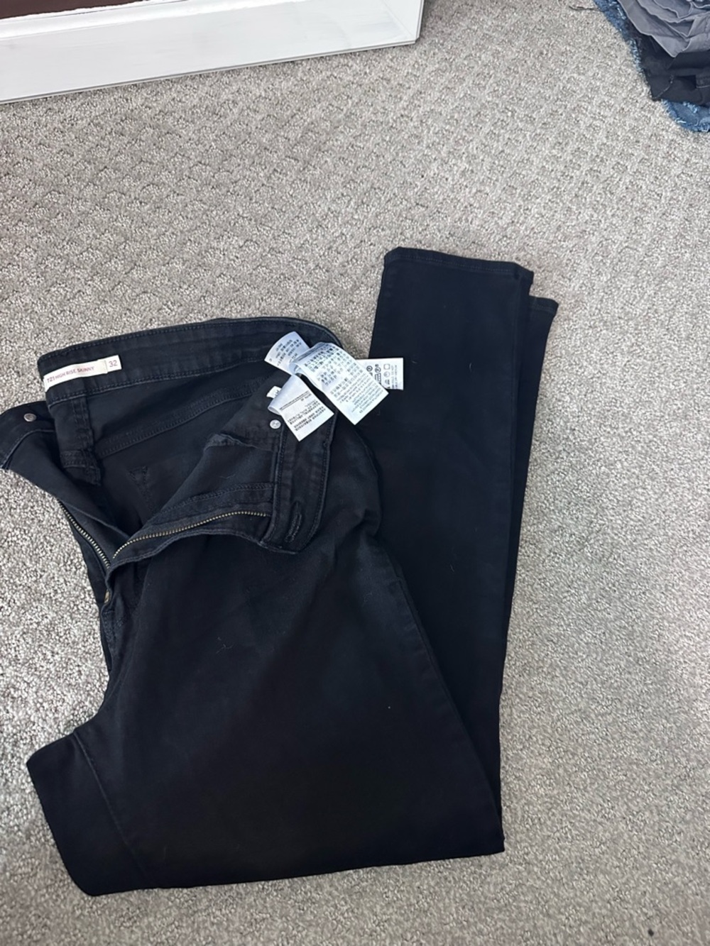 Levi's Black Women's Skinny Jeans - Stretchy Slim Fit